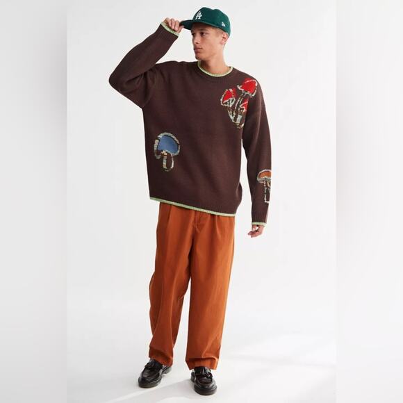 UO Urban Outfitters Brown Graphic Mushroom Crew Sweater in Men's Small - Picture 11 of 11